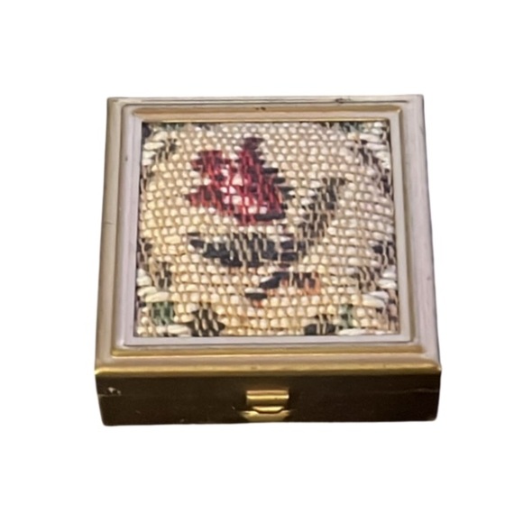 Vintage Bronze Needle Point Rose Floral Square Small Trinket Pill Box - Picture 1 of 11